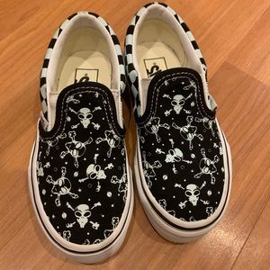 Alien Vans Slip-Ons